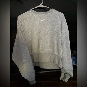 Nike Women's Sportswear Essentials Oversized Fleece Crewneck Sweatshirt